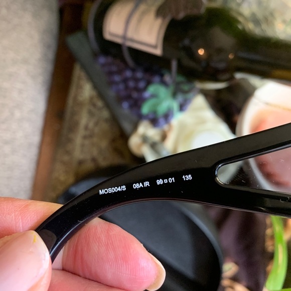 🔥SALE🔥Authentic MOSCHINO 99 Shield studs sunglasses - Picture 6 of 10